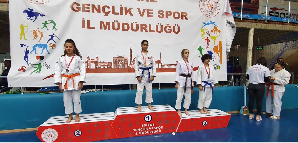 judo-medalii-internationale-pentru-judoka-din-mioveni